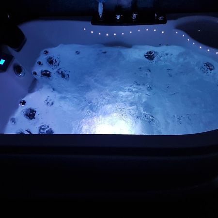 Lights Spa National Arena Mega Mall Monza บูคาเรสต์ ภายนอก รูปภาพ