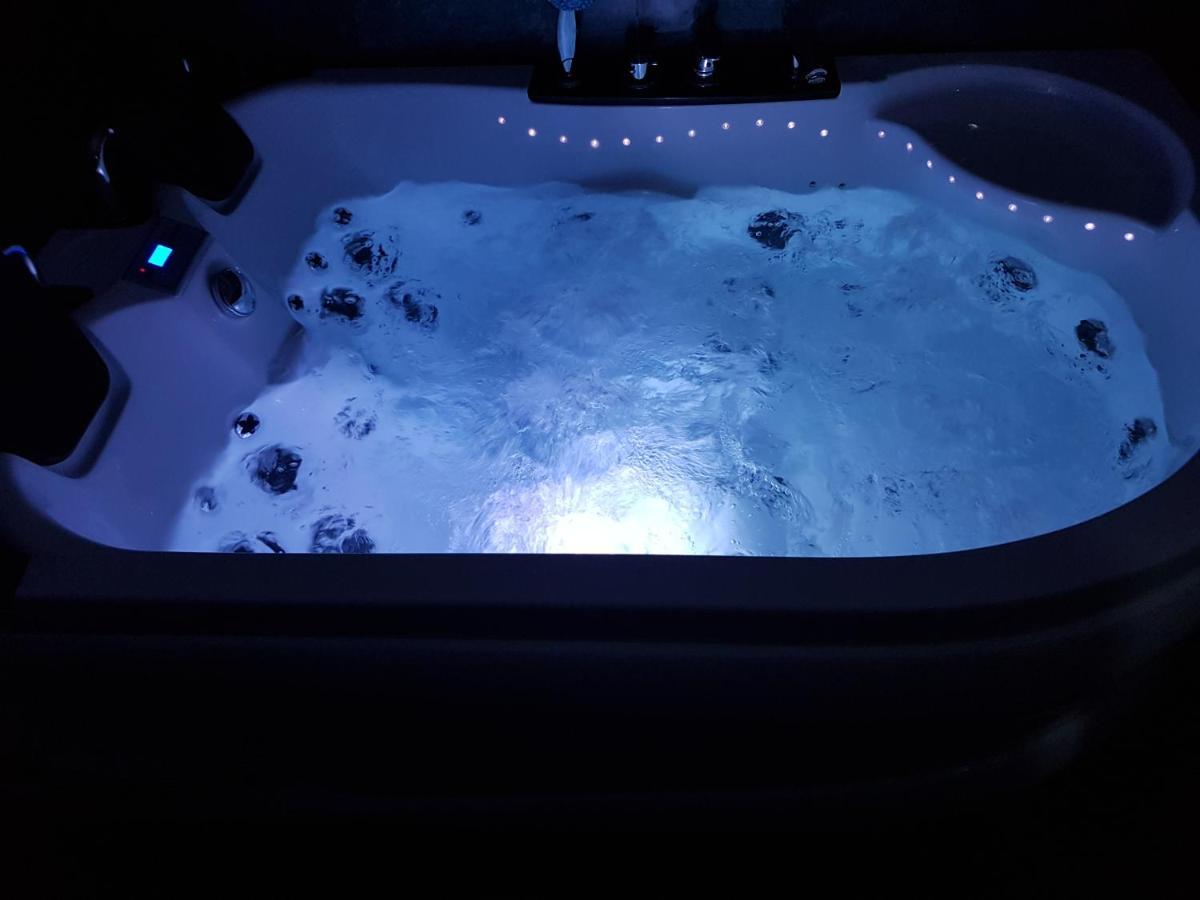 Lights Spa National Arena Mega Mall Monza บูคาเรสต์ ภายนอก รูปภาพ